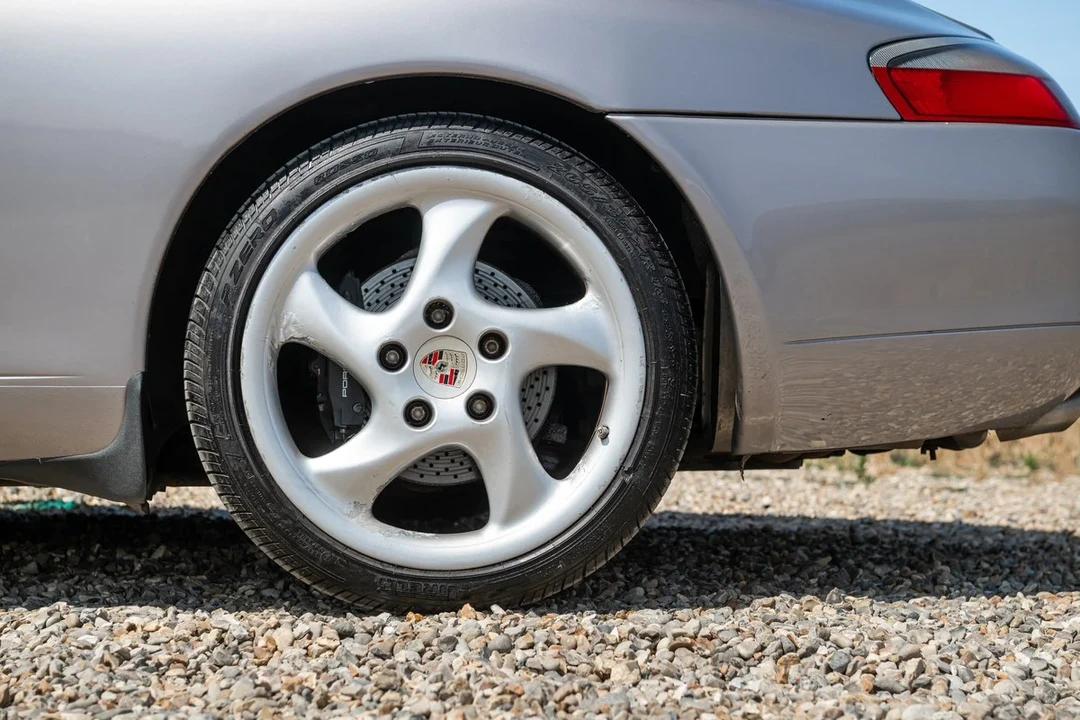 2001 Porsche 996 Carrera - Image 28 of 31