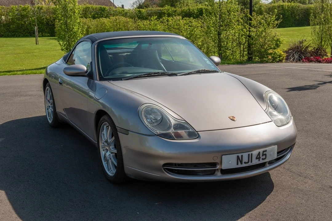 2001 Porsche 996 Carrera 4 - Image 14 of 30