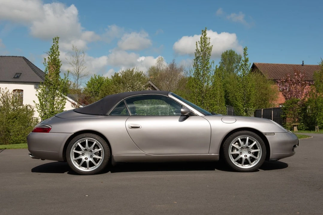 2001 Porsche 996 Carrera 4 - Image 15 of 30