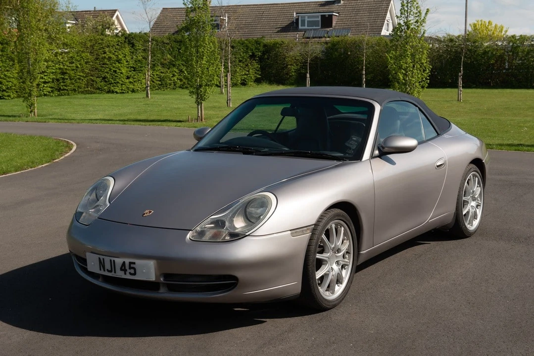 2001 Porsche 996 Carrera 4 - Image 12 of 30