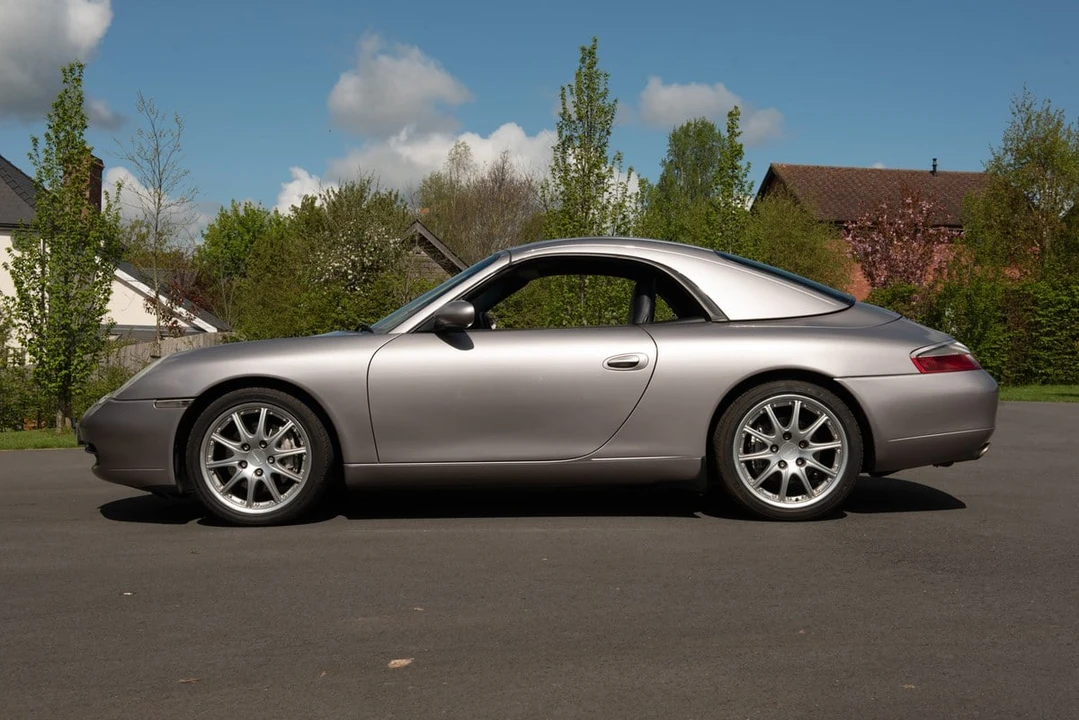 2001 Porsche 996 Carrera 4 - Image 19 of 30