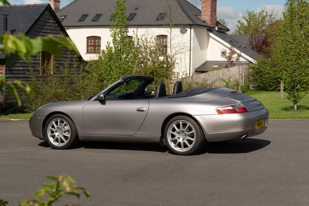 2001 Porsche 996 Carrera 4 - Image 4 of 30