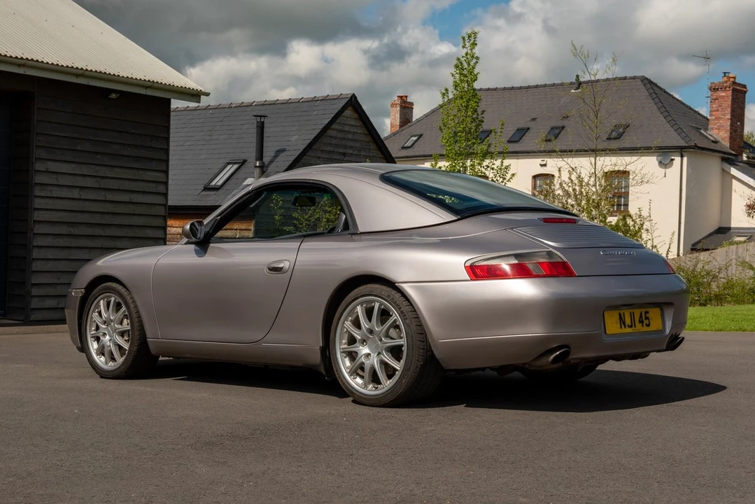2001 Porsche 996 Carrera 4 - Image 20 of 30