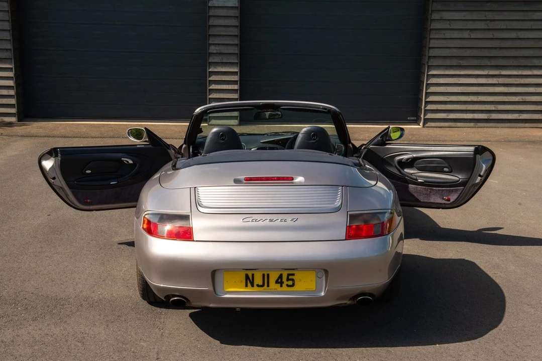 2001 Porsche 996 Carrera 4 - Image 10 of 30