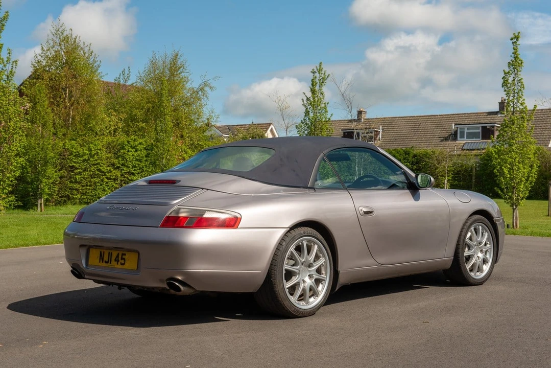 2001 Porsche 996 Carrera 4 - Image 16 of 30