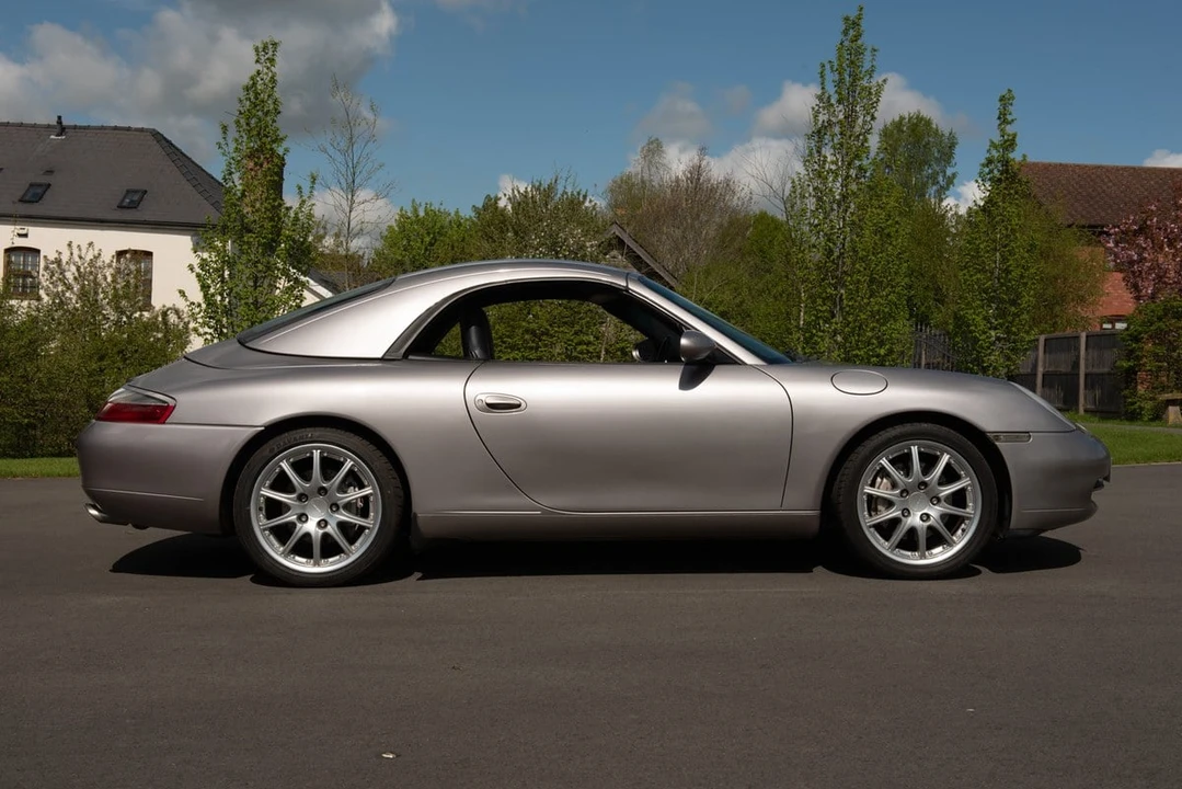 2001 Porsche 996 Carrera 4 - Image 23 of 30