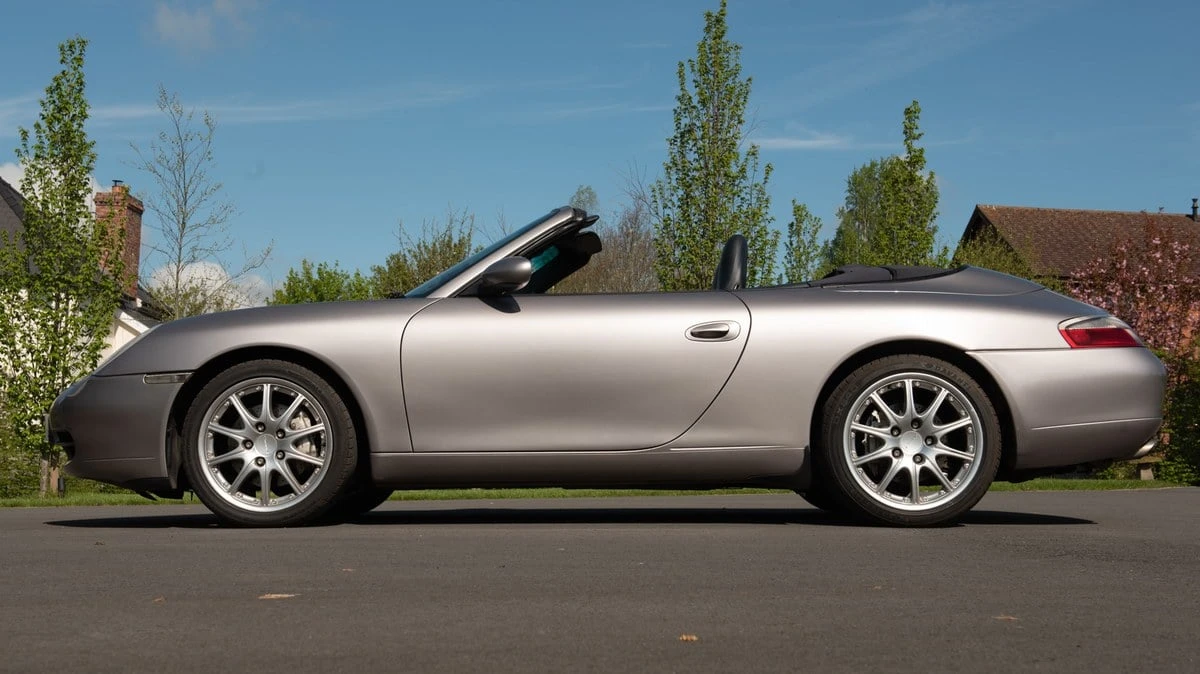2001 Porsche 996 Carrera 4 - Image 9 of 30