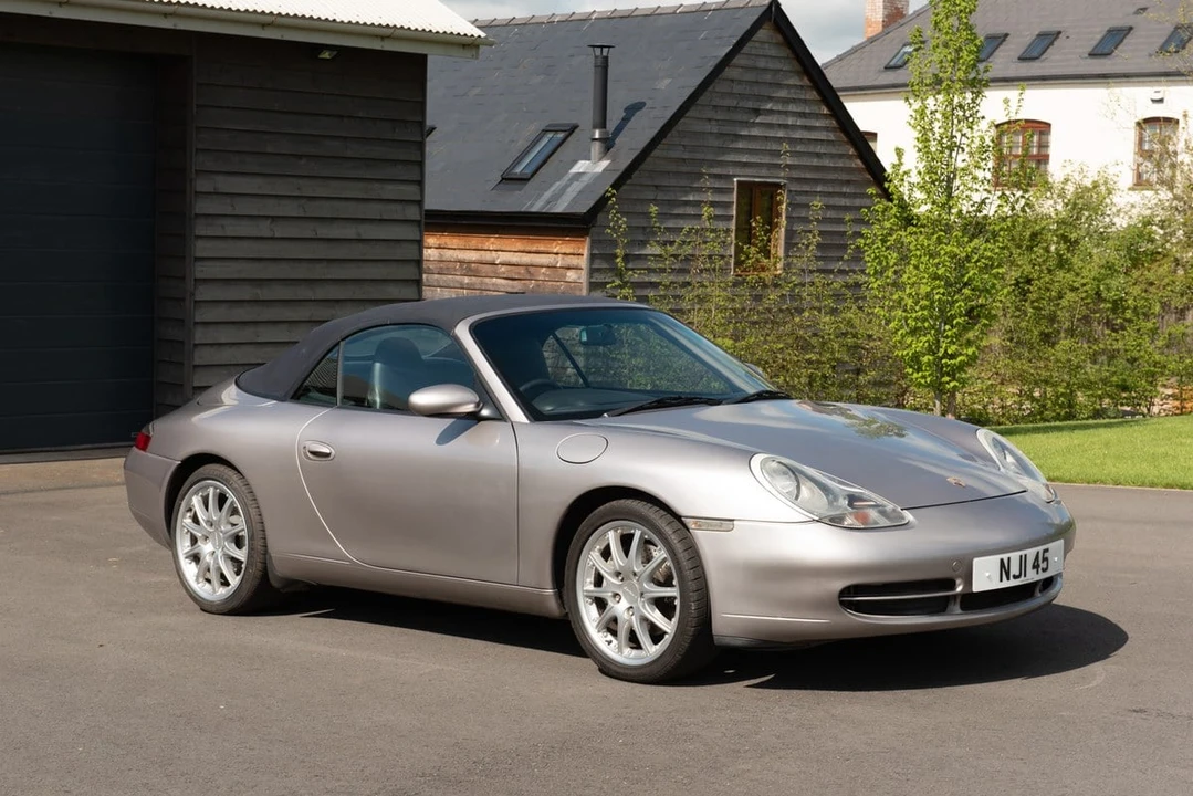 2001 Porsche 996 Carrera 4 - Image 17 of 30