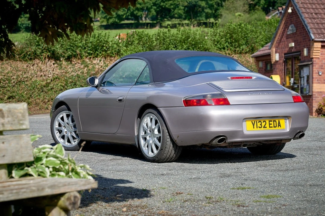 2001 Porsche 996 Carrera 4 - Image 17 of 30