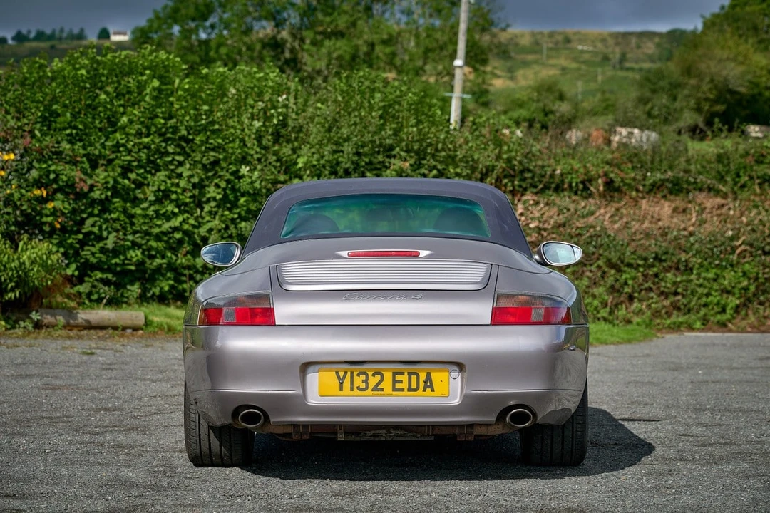 2001 Porsche 996 Carrera 4 - Image 26 of 30