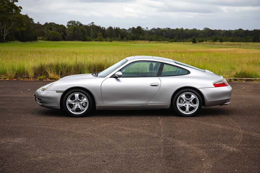 2001 Porsche 996 Carrera 4 - Image 12 of 31