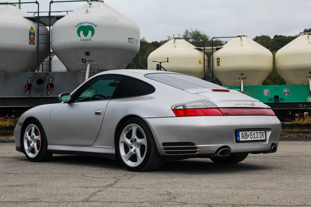 2001 Porsche 996 Carrera 4S - Image 13 of 31