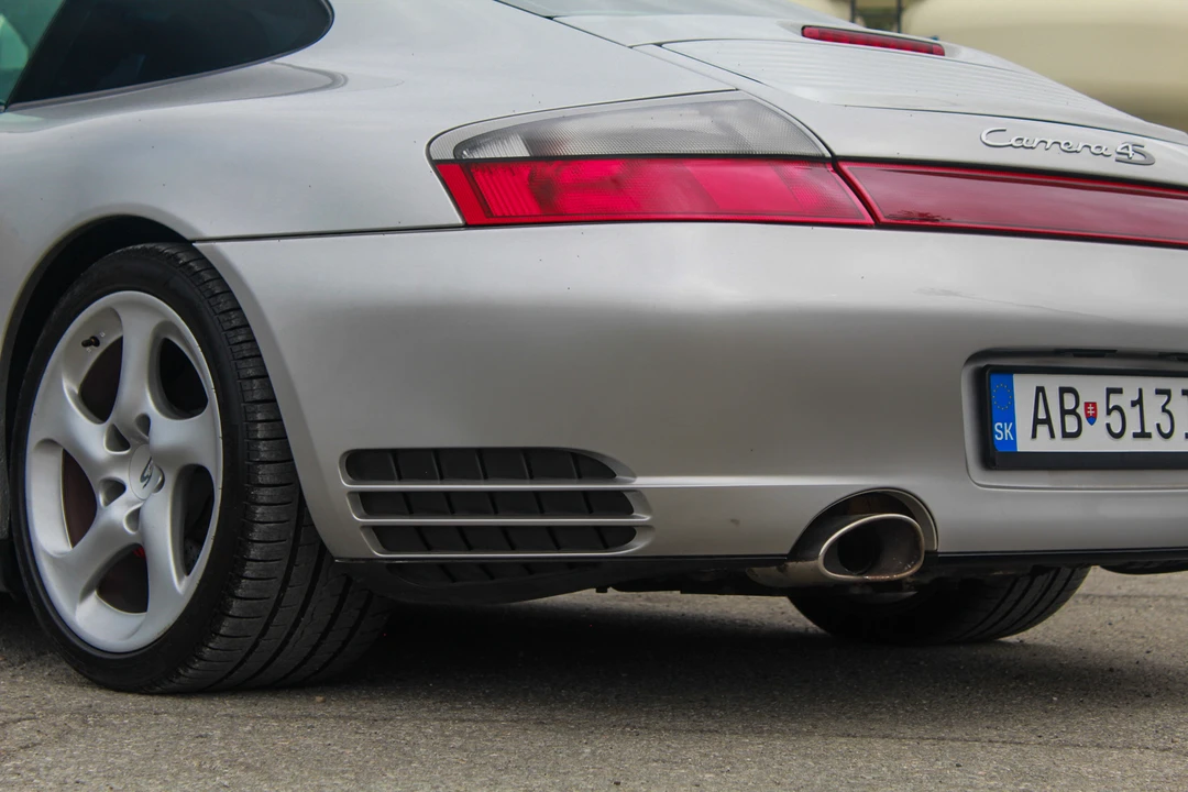 2001 Porsche 996 Carrera 4S - Image 25 of 31