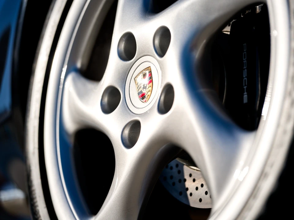2001 Porsche 996 Carrera - Image 13 of 31
