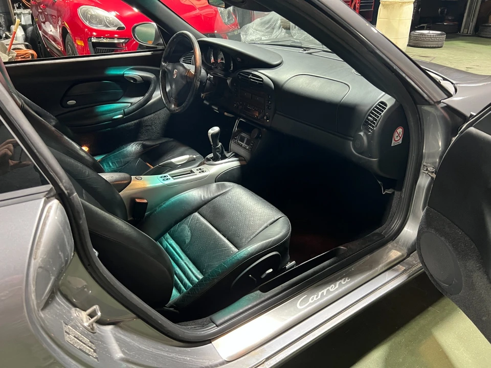 2001 Porsche 996 Carrera - Image 11 of 19
