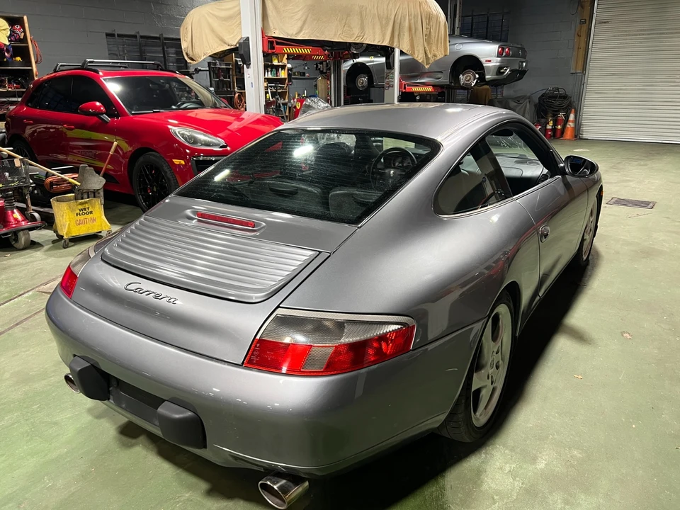 2001 Porsche 996 Carrera - Image 10 of 19