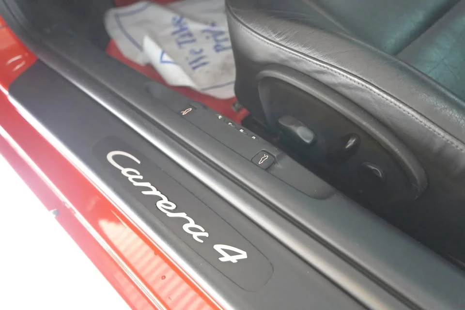 2001 Porsche 996 Carrera 4 - Image 8 of 20