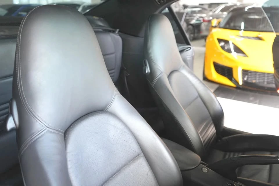 2001 Porsche 996 Carrera 4 - Image 14 of 20