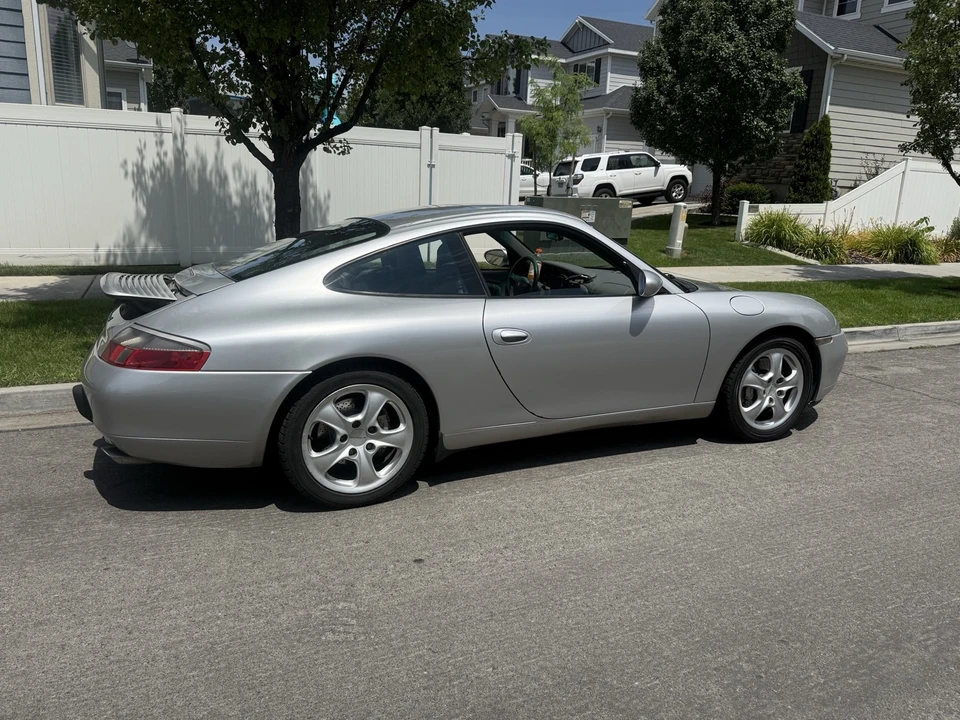 2001 Porsche 996 Carrera 4 - Image 11 of 31