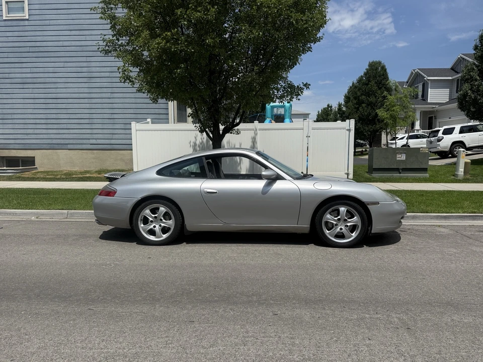 2001 Porsche 996 Carrera 4 - Image 10 of 31