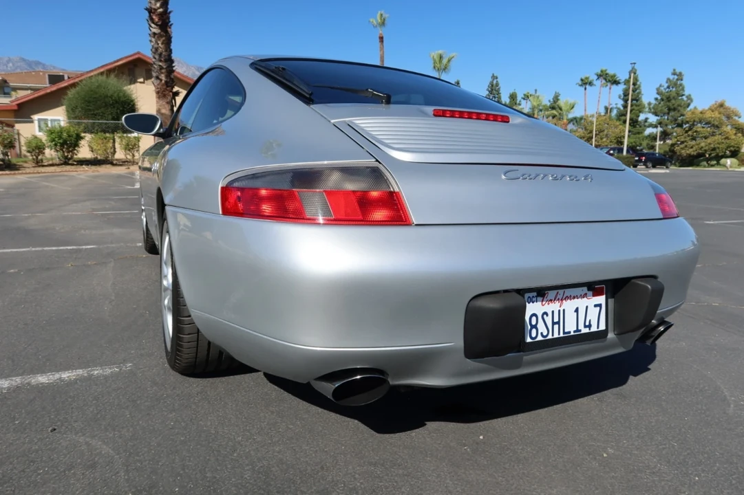 2001 Porsche 996 Carrera 4 - Image 10 of 21