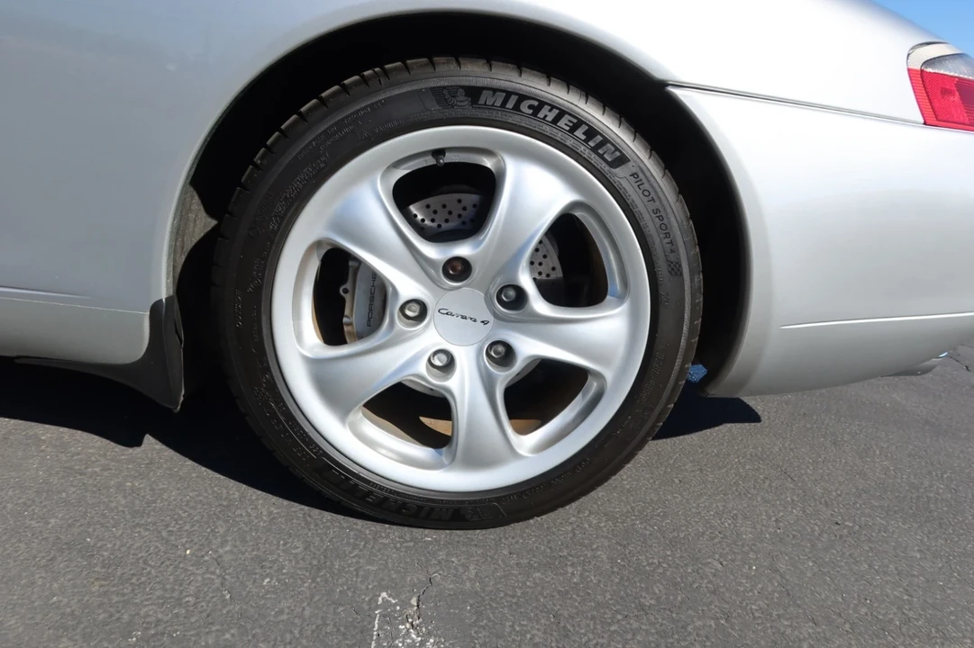 2001 Porsche 996 Carrera 4 - Image 16 of 21