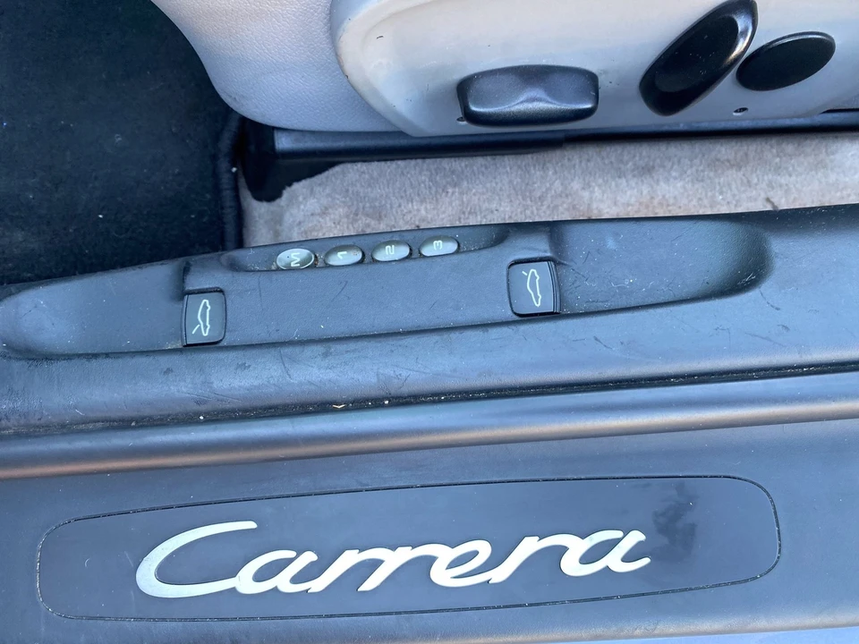 2001 Porsche 996 Carrera - Image 26 of 31