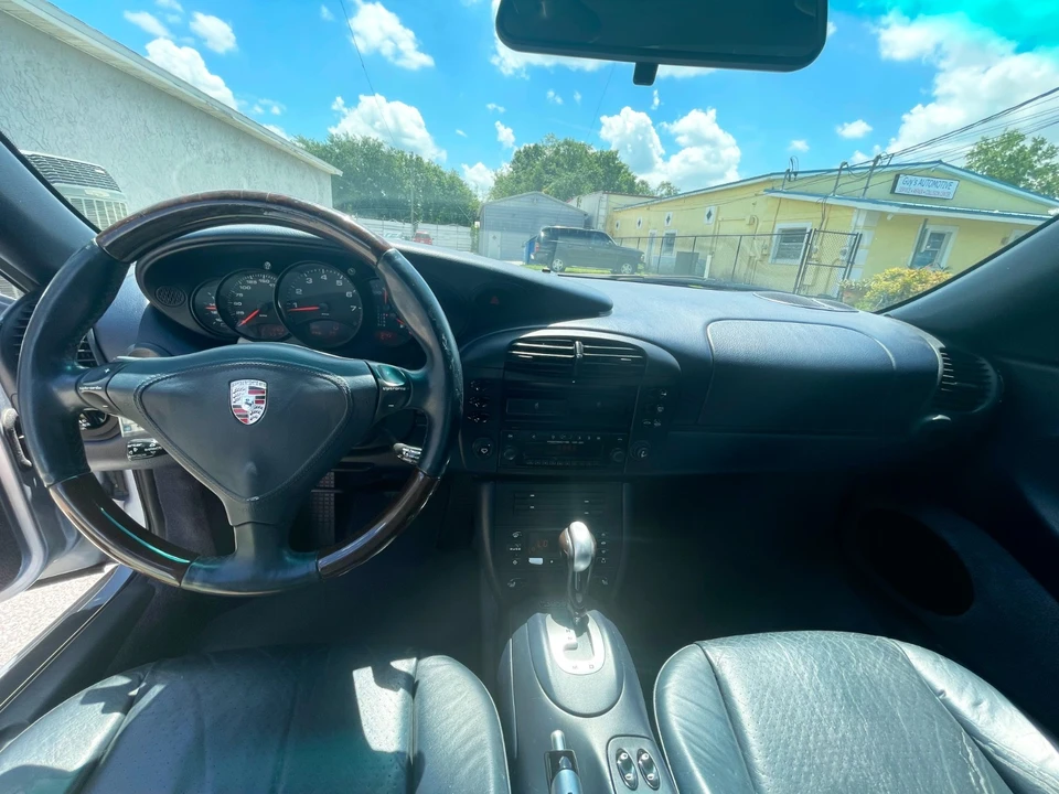 2001 Porsche 996 Carrera - Image 9 of 13