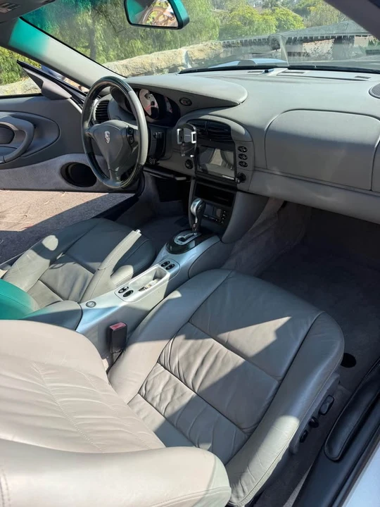 2001 Porsche 996 Carrera - Image 12 of 19