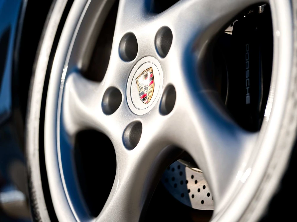 2001 Porsche 996 Carrera - Image 13 of 31