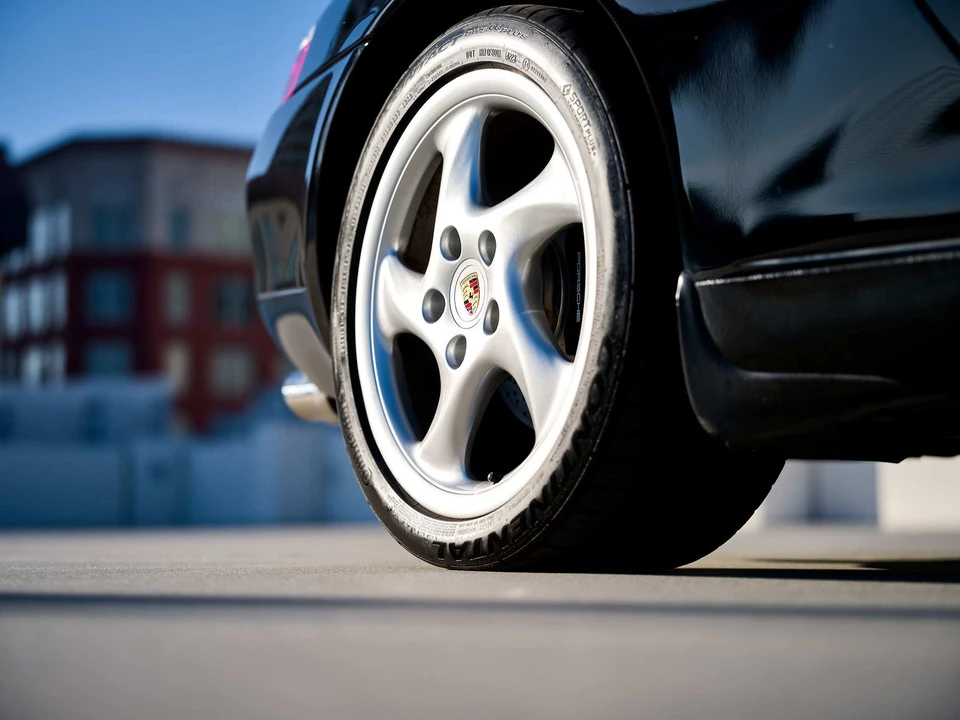 2001 Porsche 996 Carrera - Image 14 of 31