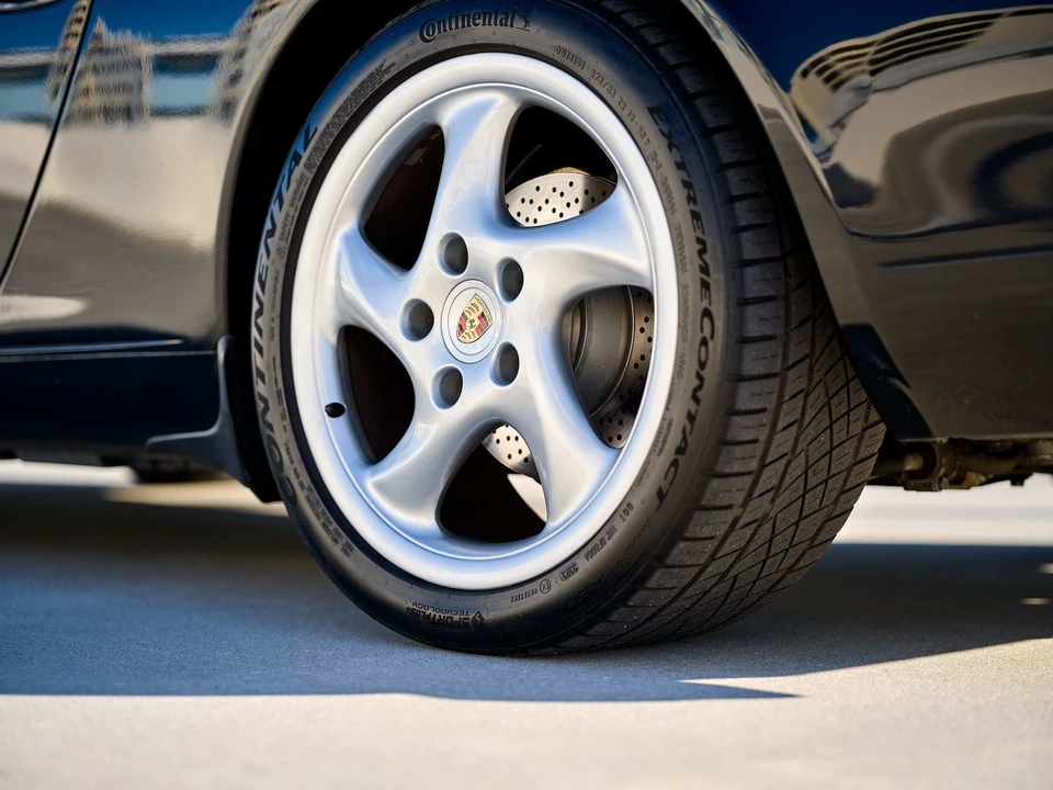 2001 Porsche 996 Carrera - Image 16 of 31