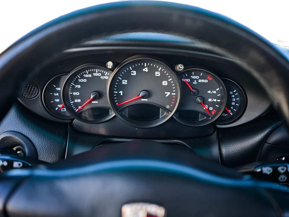 2001 Porsche 996 Carrera - Image 29 of 31