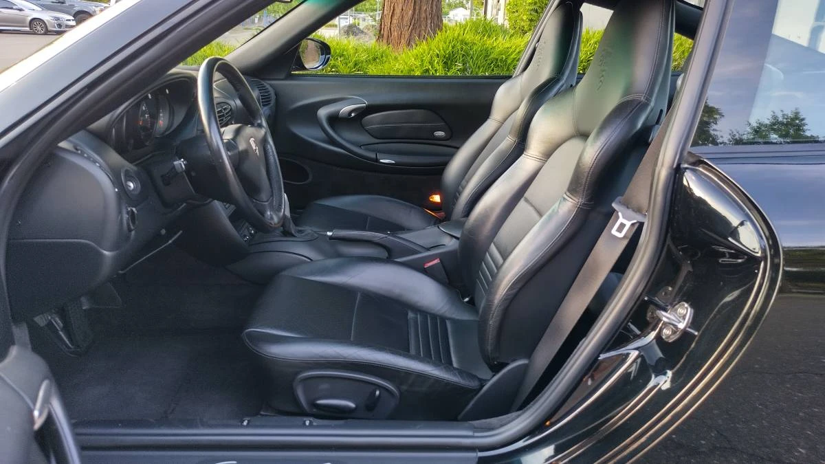 2001 Porsche 996 Carrera 4 - Image 11 of 24