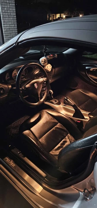 2001 Porsche 996 Carrera 4 - Image 6 of 8