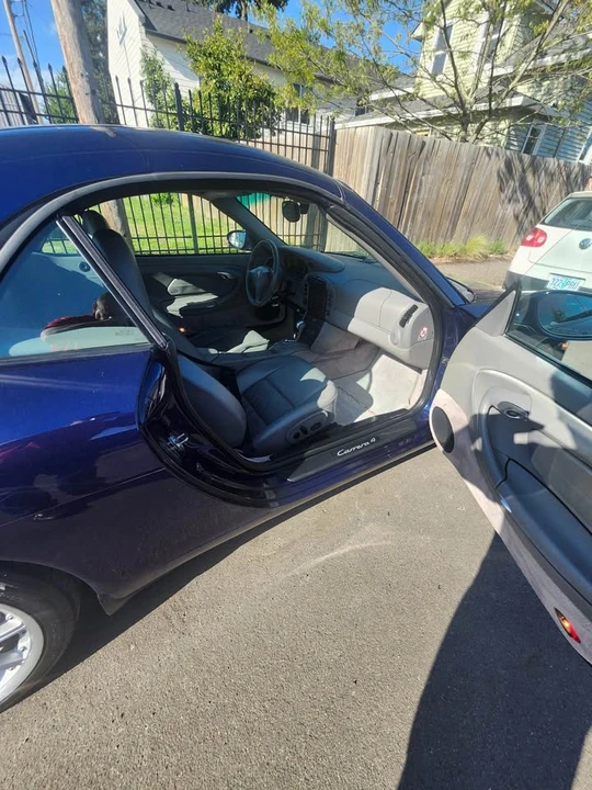 2001 Porsche 996 Carrera 4 - Image 5 of 12