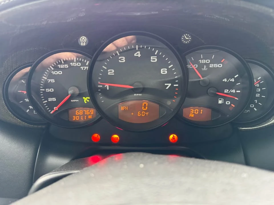 2001 Porsche 996 Carrera 4 - Image 9 of 12