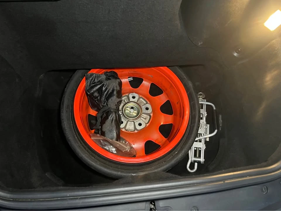 2001 Porsche 996 Carrera 4 - Image 15 of 17