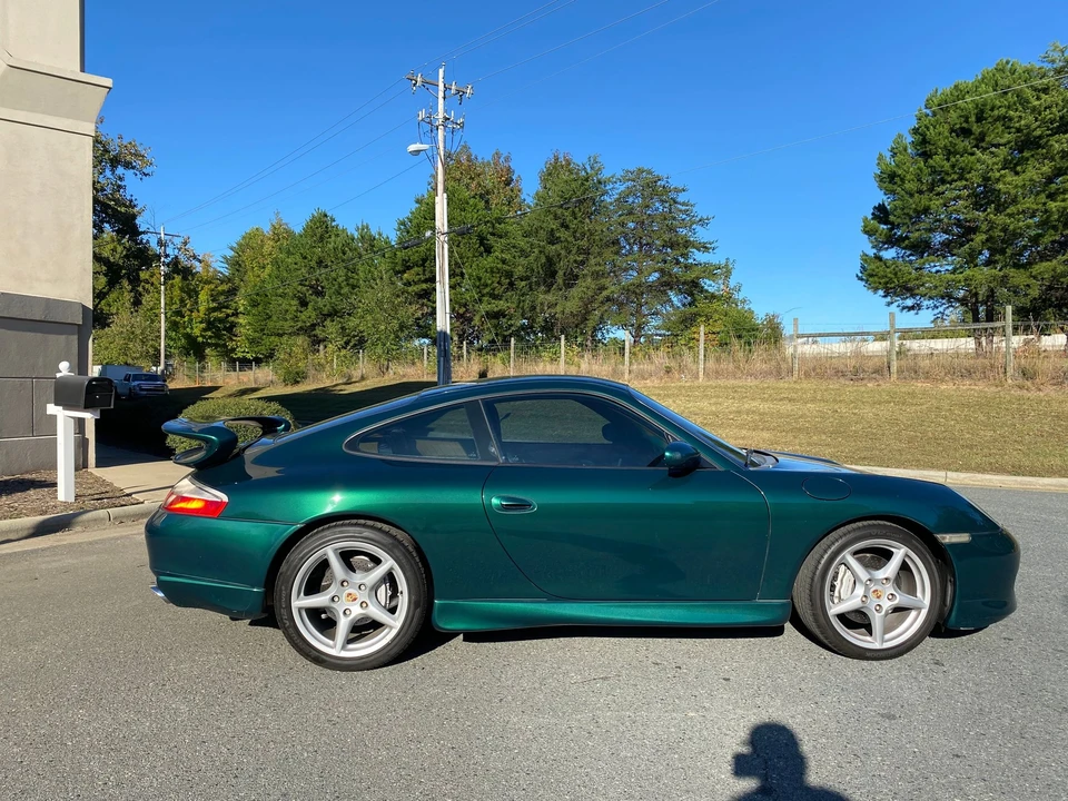 2001 Porsche 996 Carrera 4 - Image 10 of 28