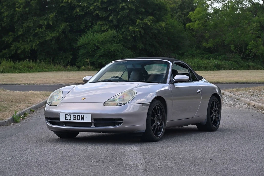 2001 Porsche 996 Carrera 4 - Image 18 of 30