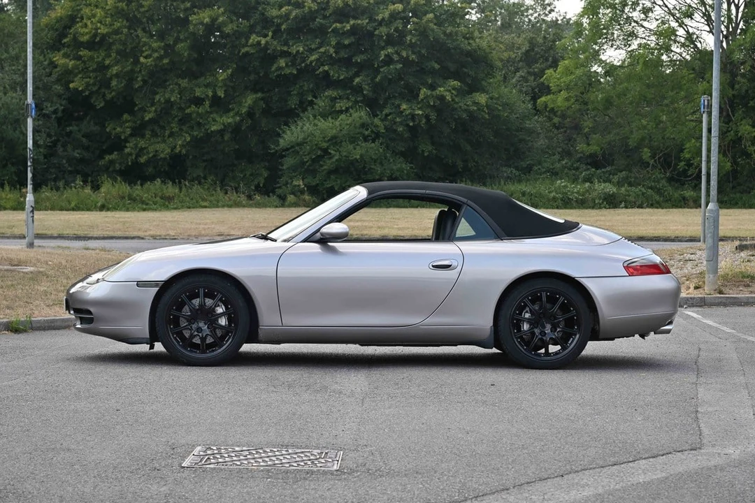 2001 Porsche 996 Carrera 4 - Image 20 of 30