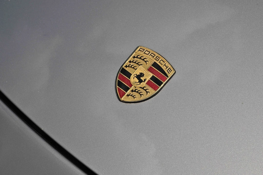2001 Porsche 996 Carrera 4 - Image 16 of 30