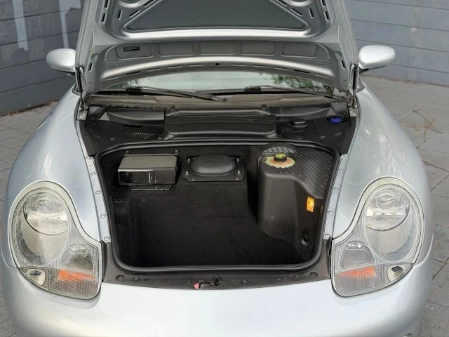 2001 Porsche 996 Carrera 4 - Image 16 of 19