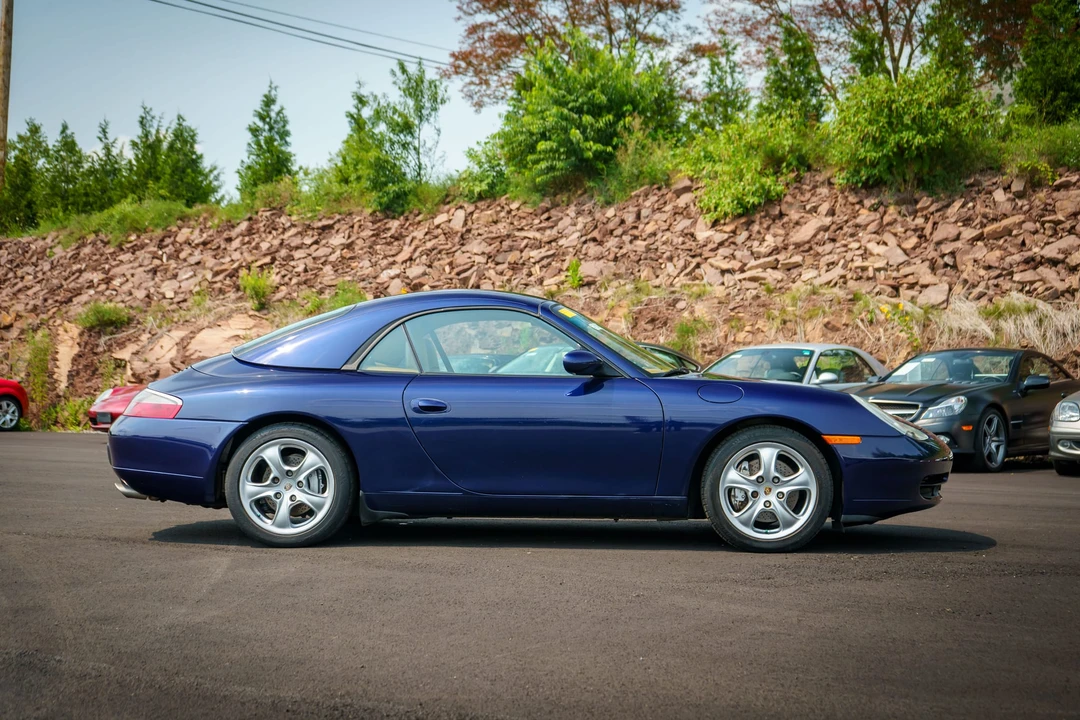 2001 Porsche 996 Carrera 4 - Image 12 of 31