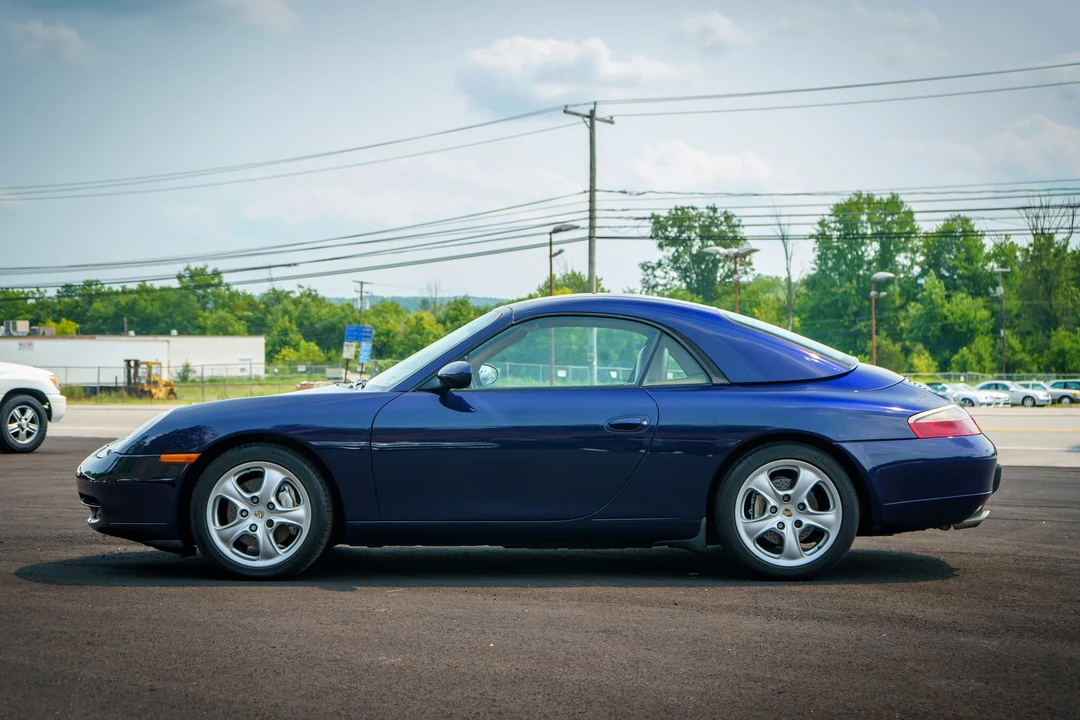 2001 Porsche 996 Carrera 4 - Image 4 of 31