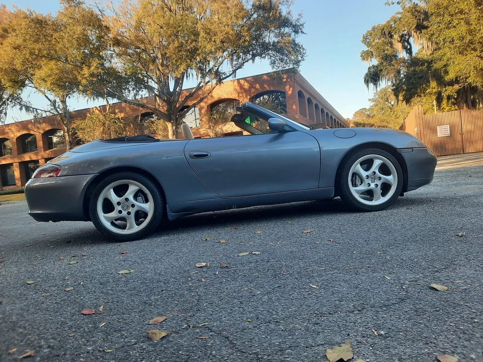 2001 Porsche 996 Carrera 4 - Image 11 of 31