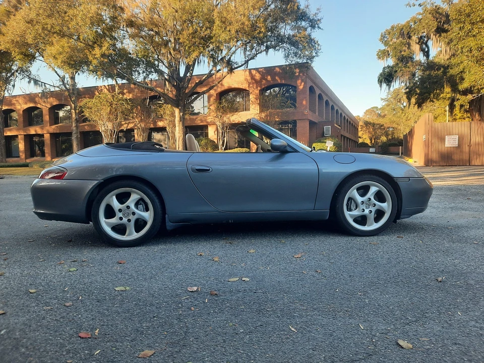 2001 Porsche 996 Carrera 4 - Image 10 of 31