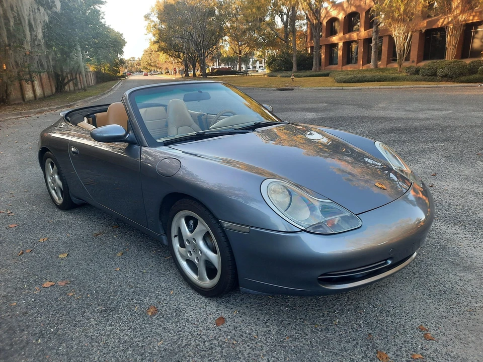 2001 Porsche 996 Carrera 4 - Image 9 of 31