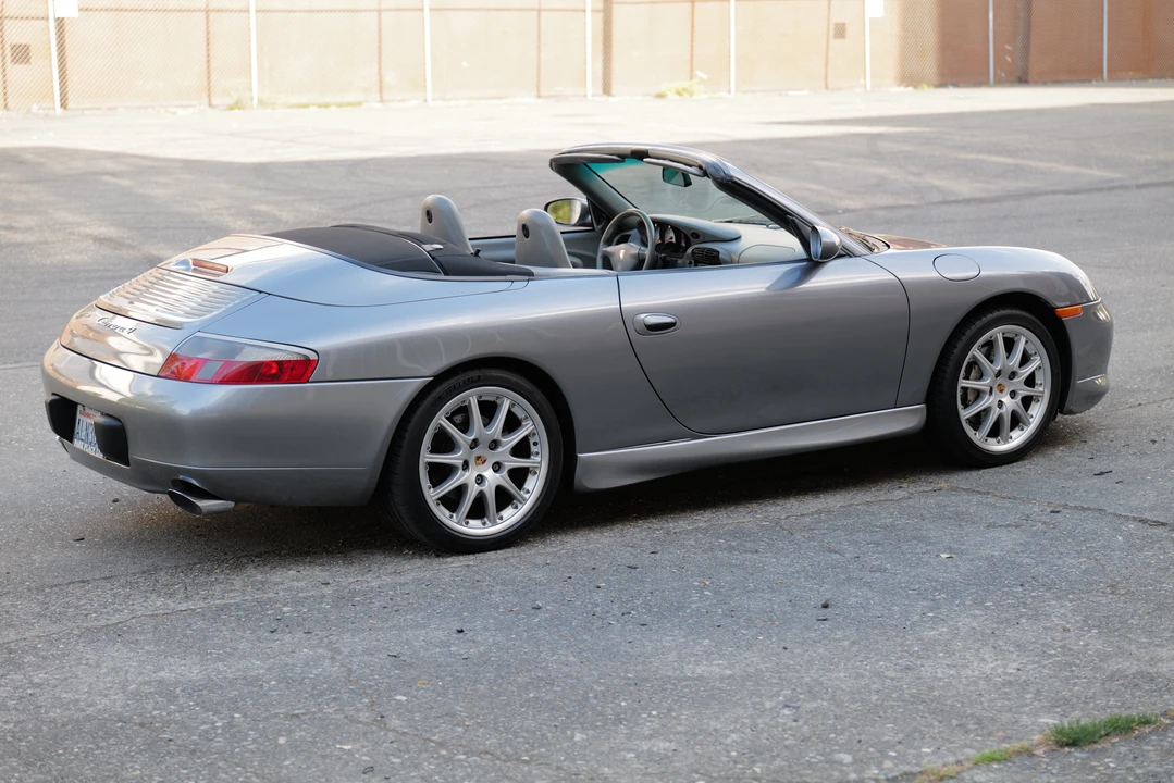 2001 Porsche 996 Carrera - Image 10 of 31