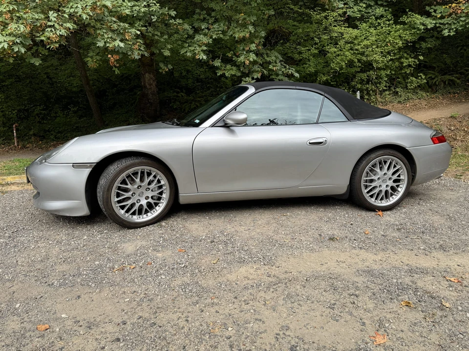 2001 Porsche 996 Carrera 4 - Image 17 of 31